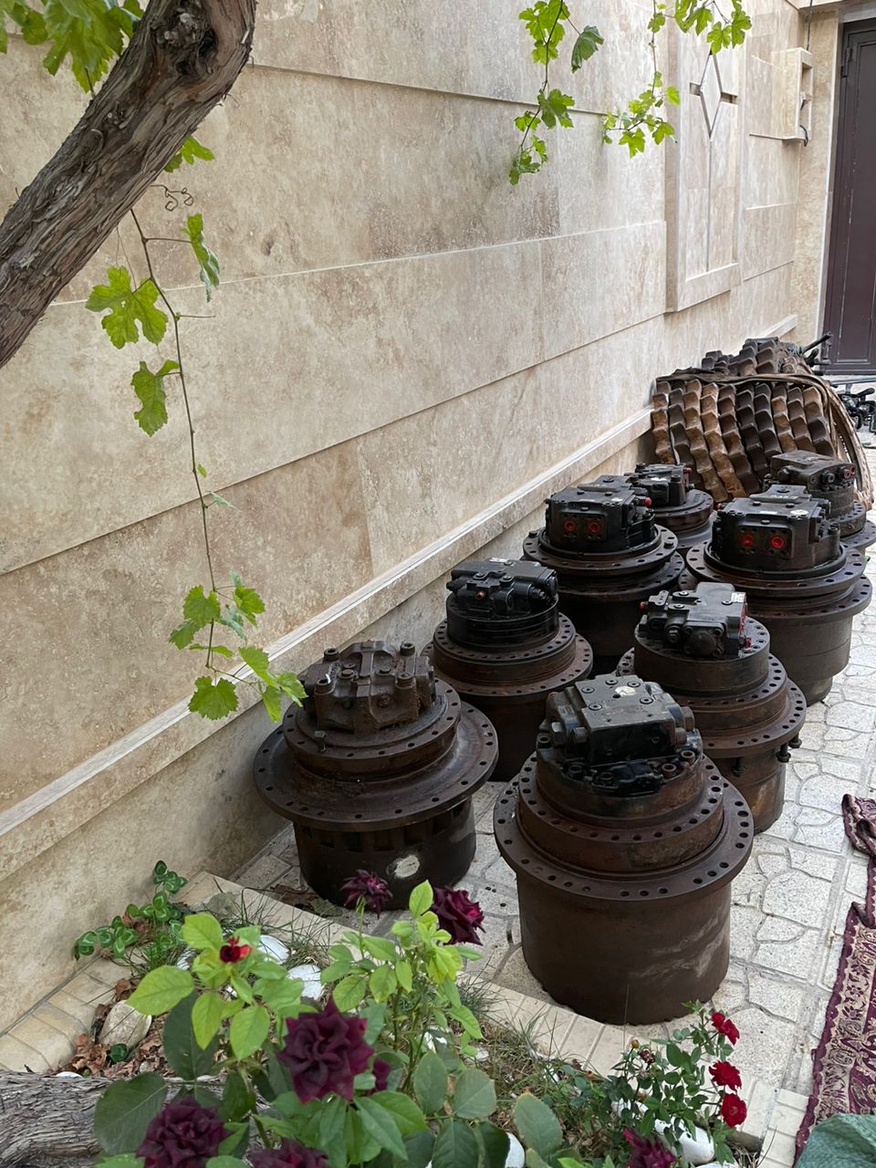 انواع خدمات فروش قطعات استوک بیل مکانیکی غفوری در مهاباد